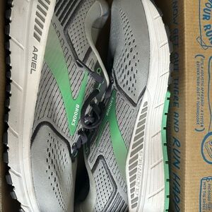 Brooks Ariel Sneakers - Gray and Green